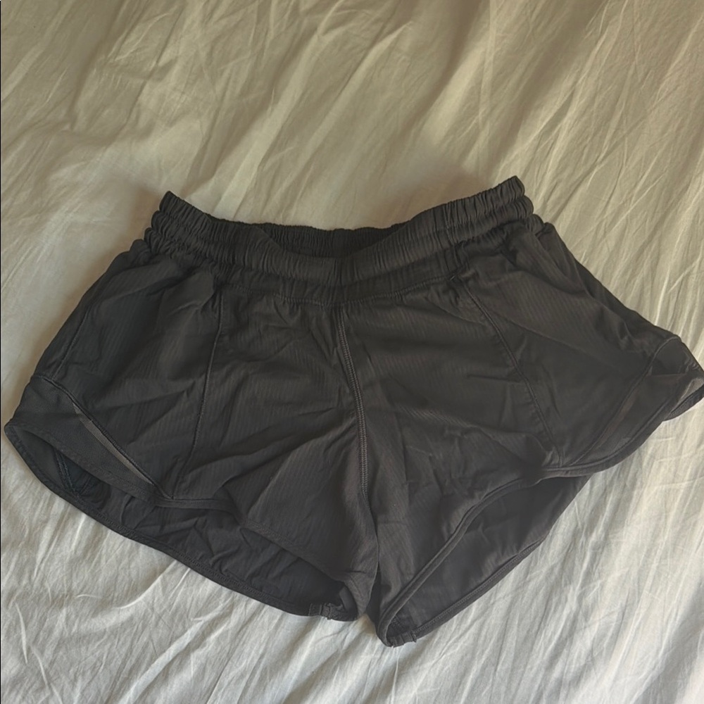 Lululemon Hottie Hot shorts sz 4